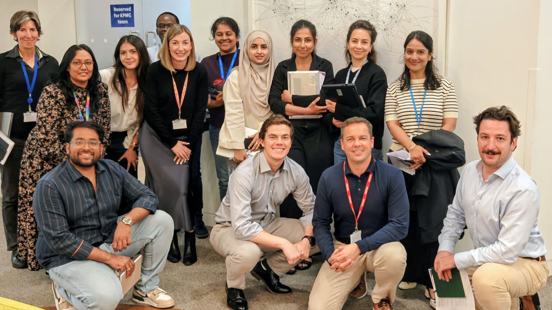 A cohort of leaders together at the end of a programme day, some kneeling at the front